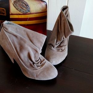Steve Madden Tan booties 7 1/2 women